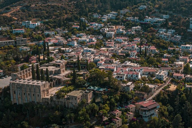 From Nicosia and Kyrenia: Famagusta & Kyrenia as Circular Tour - What the private vehicle and guide add