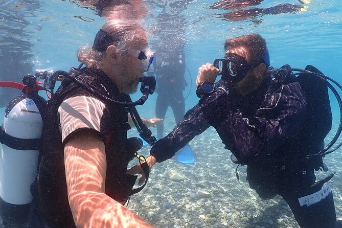 Introductory diving in small groups - Starting at the Cyprus Diving Centre in Paralimni