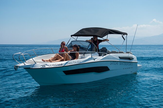 Karnic SL702 boat with driver, WC,Cabin, BT music and shower - Key points to know before you book