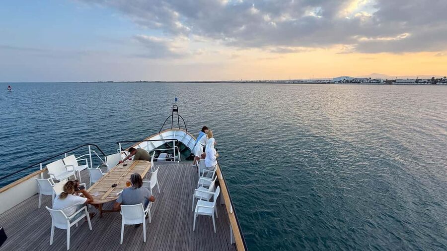 Larnaca: Disco Sunset cruise - Sailing along the Larnaca coast