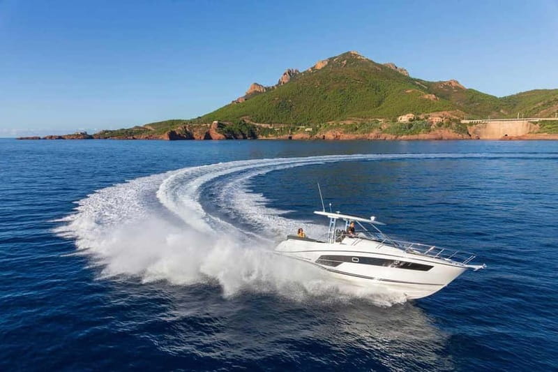 Latchi: Private Yacht Charter on Latchi Oasis - What the Jeanneau Cap Camarat gives you