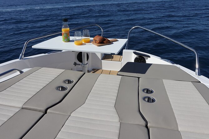 Luxury Charter on Blue Lagoon Flyer (Karnic CS10) to Blue Lagoon - What the private boat changes