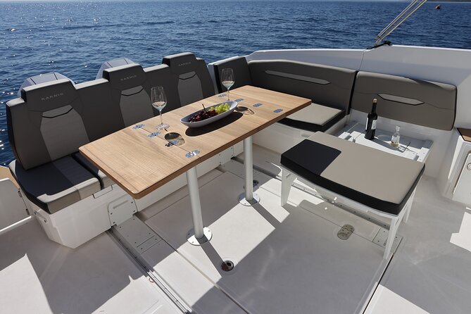 Luxury Charter on Blue Lagoon Flyer (Karnic CS10) to Blue Lagoon - Who will get the most from this charter
