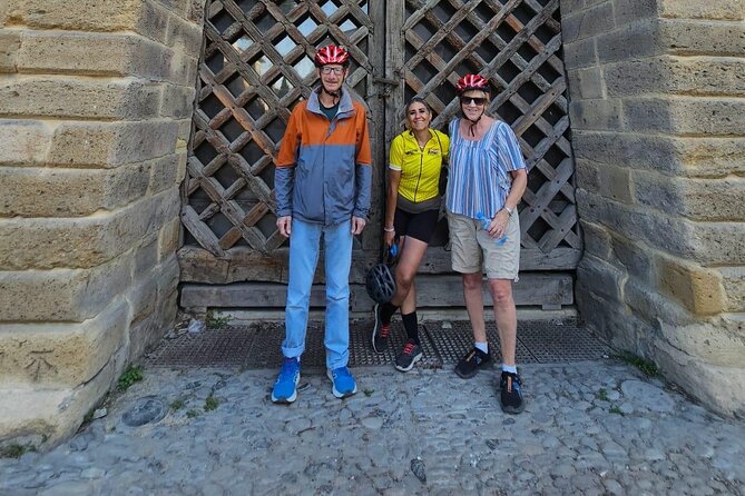Nicosia: Walled City Bike Tour - Samanbahçe and everyday city life