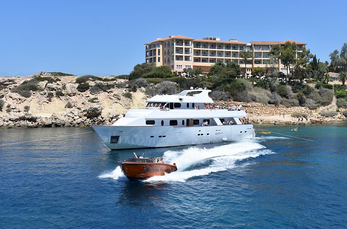 Ocean Flyer | Elite (18+) Cruise - Choppy water and the optional speed hit