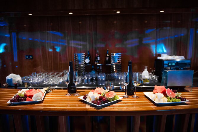 Ocean Vision: Show & Dance Night with buffet, open bar & transfer - Unlimited local drinks and table service