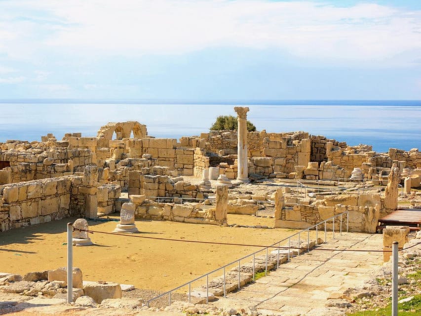Paphos: Aphrodite's Birthplace, Lefkara & Kourion Day Trip - Limassol Old Town, Molos, and the lunch break