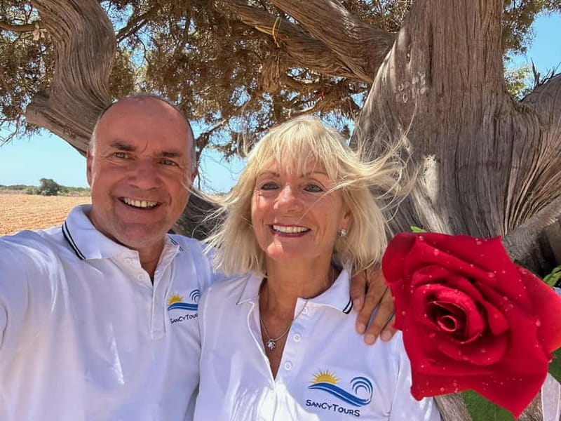Romantic tour for lovers, couples or friends - Pausing at the chapel above the sea