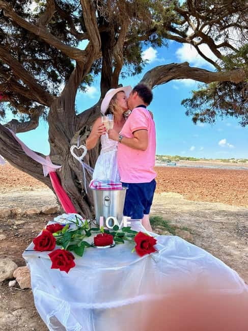 Romantic tour for lovers, couples or friends - Taking in the Cape Greco viewpoint