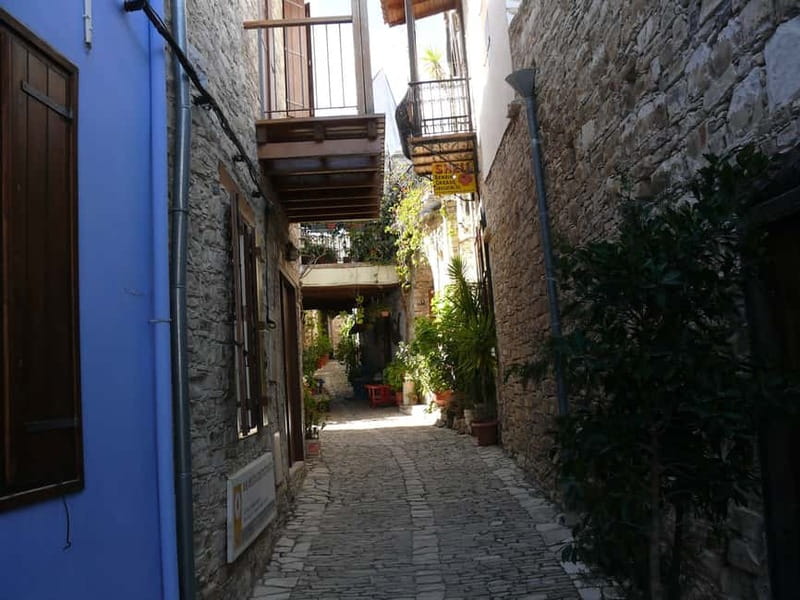 Walk around Pano Lefkara village and Lefkara lake - Key points to know before booking