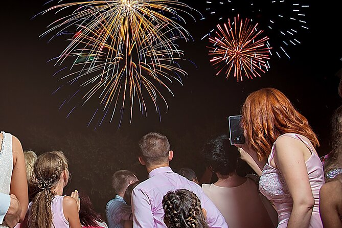 Wave Dancer Fireworks Night Cruise - Why the guaranteed table matters