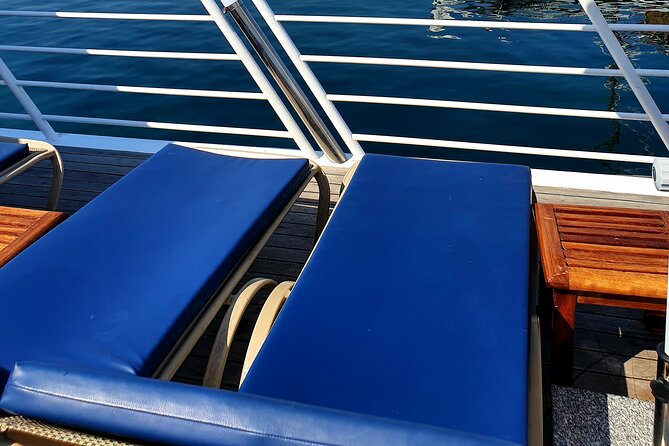 Wave Dancer Sunset BBQ Cruise - The swim stop at Atlantida Bay